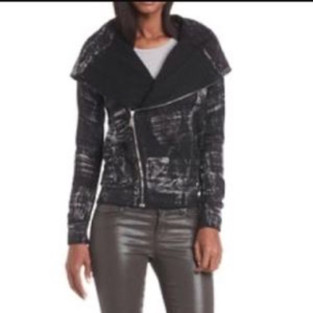 Grunge style sweatshirt with asymmetrical zipper